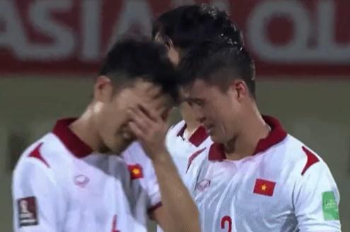 Báo TQ vô cảm khi cầu thủ VN khóc: Ồ, cảnh tượng hiếm gặp-3