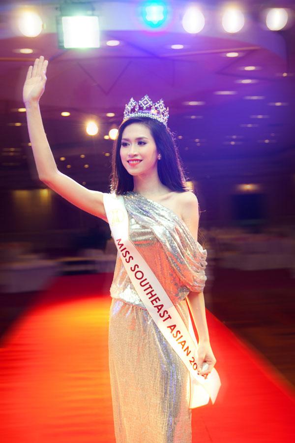 Một hoa hậu Việt khiến quốc tế sốc và đơ vì nói tiếng Anh-5