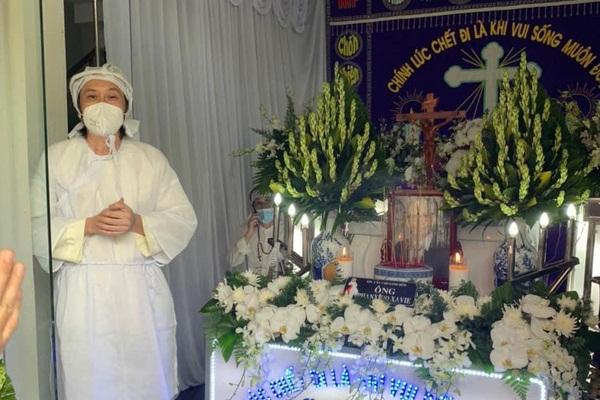 Đàm Vĩnh Hưng đội khăn tang, viếng và lo hậu sự bố Hoài Linh-5