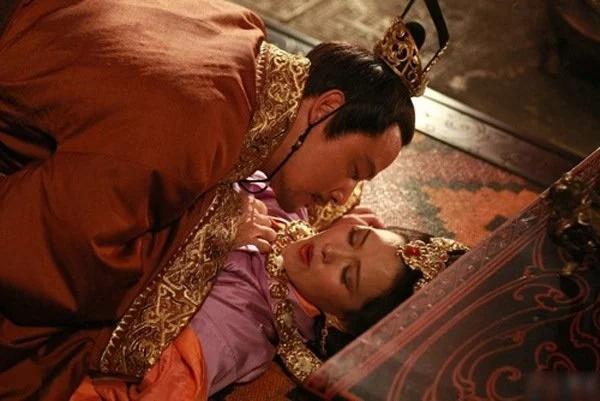 Vị Hoàng đế kì lạ: Chỉ thích ăn chơi, thấy trộm là giả điếc-1