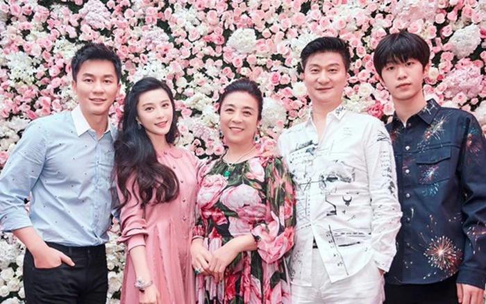 Mẹ đẻ Phạm Băng Băng U70 mà như chị em với con gái-7