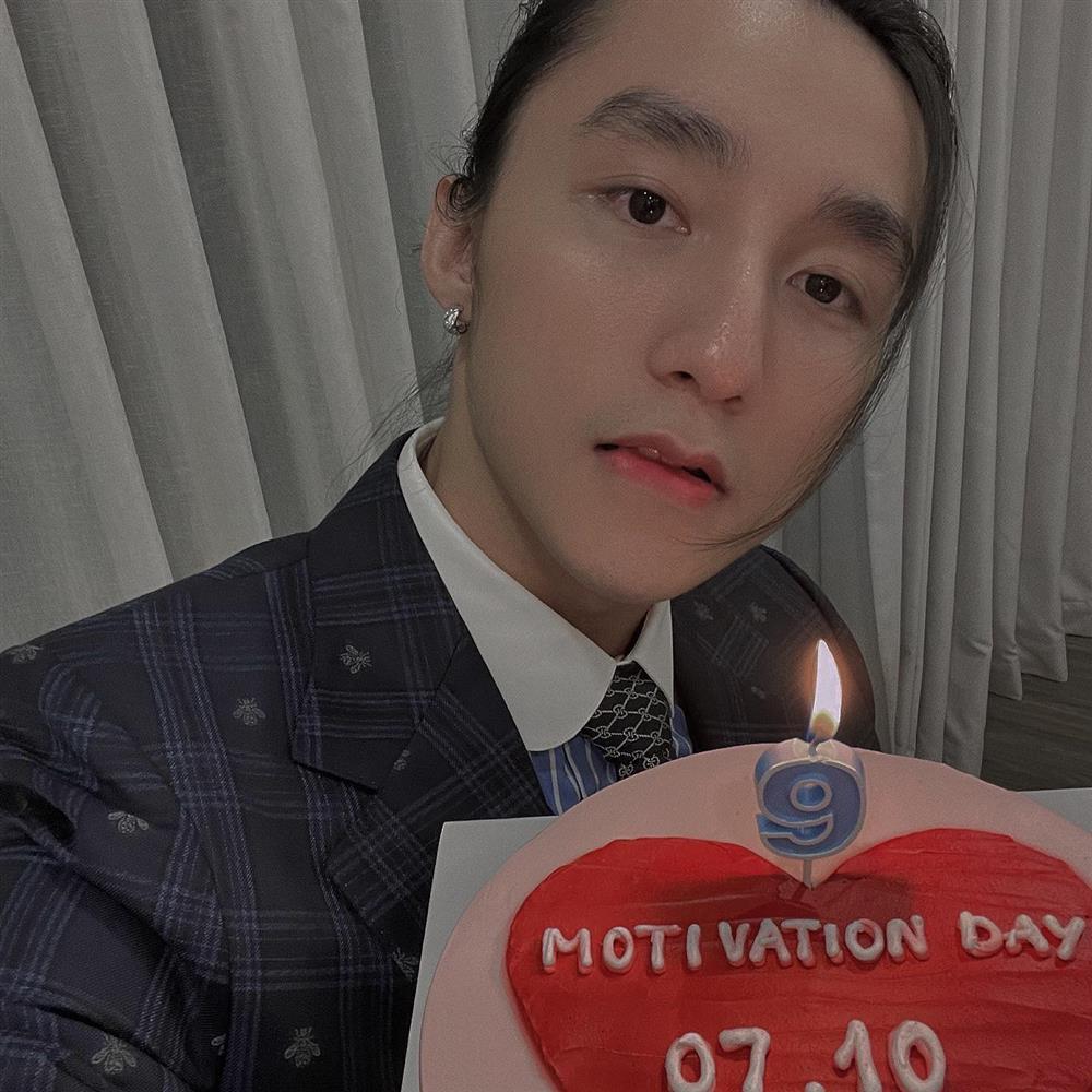 Vũ Khắc Tiệp gặp sự cố ê mặt khi mừng sinh nhật Sơn Tùng-3