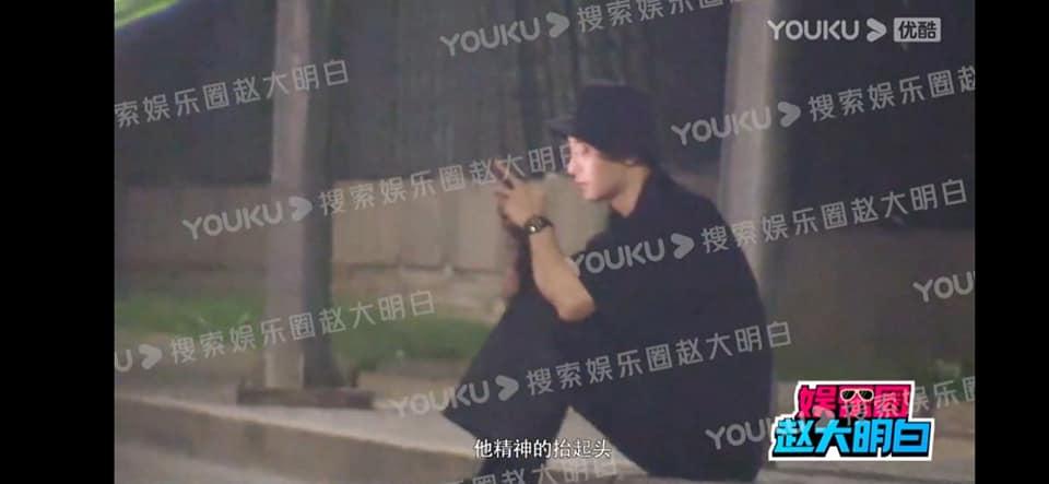 Triệu Chí Vỹ lộ ảnh ôm ấp bạn gái giữa đường quá đáng yêu-2