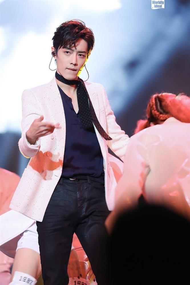 Tiêu Chiến bắt trend nhịp điệu cha cha cha, mang lên cả sân khấu?-2