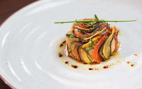 5 lý do nhà hàng càng sang trọng, phục vụ suất ăn càng nhỏ-5