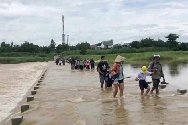 Nước lũ tấn công, phố cổ Hội An ngập mênh mông-6