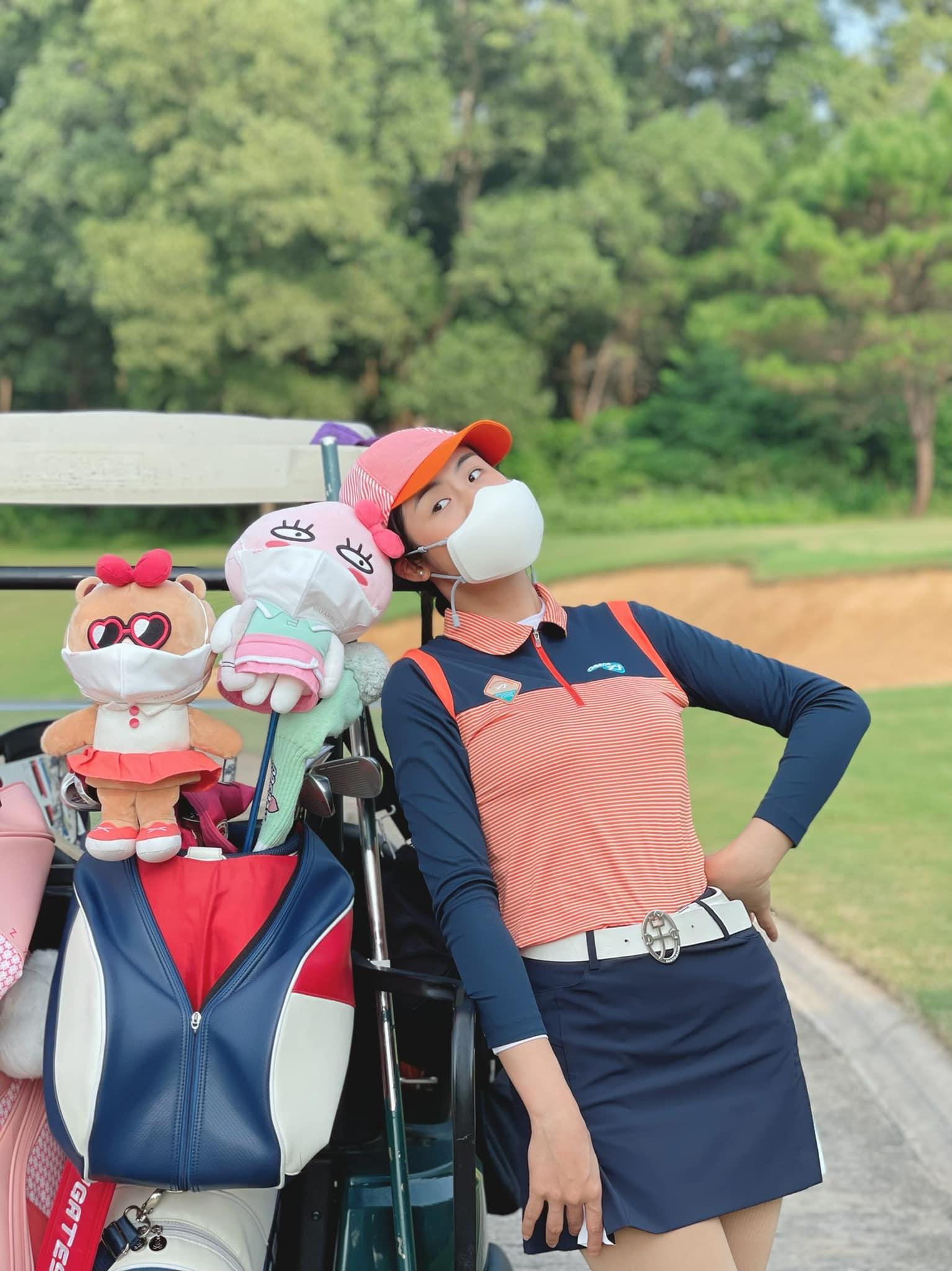 Hoa hậu Ngọc Hân khoe ảnh đi chơi golf.