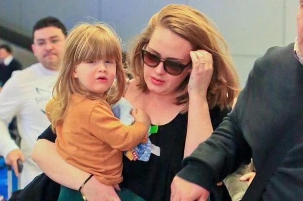 Con trai Adele không hề biết mẹ nổi tiếng, hâm mộ cô Taylor Swift số 1-2