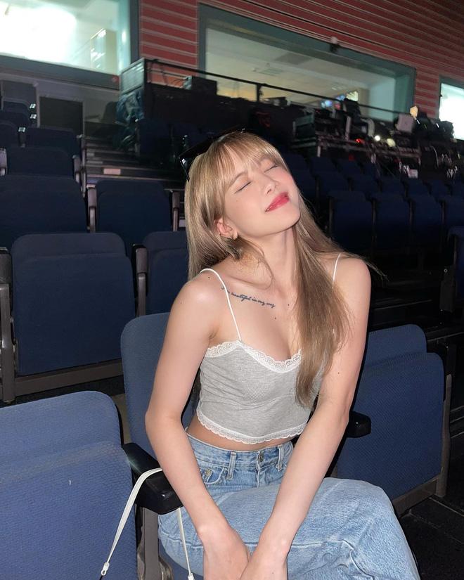 Thiều Bảo Trâm phồn thực đến lạ, fan liền quay xe: Hở ít thôi chị-4