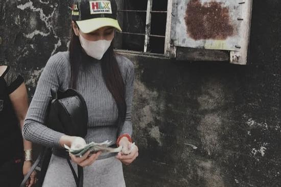 Thủy Tiên từ thiện ở Thừa Thiên Huế: 'Không thể xác nhận số tiền'