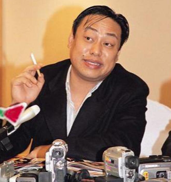 Quả báo cho mỹ nữ phụ tình Ngô Kinh chạy theo chồng giàu-5