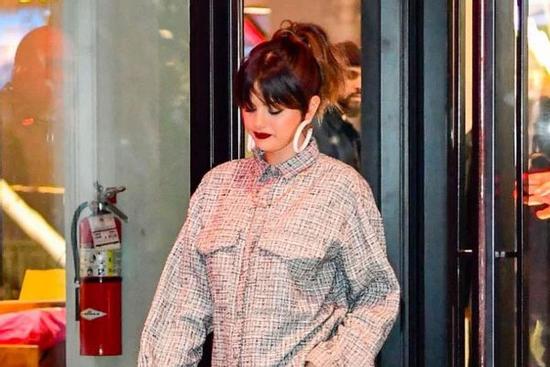 Là Halloween đến sớm hay vì Selena Gomez nóng lòng muốn khai màn?