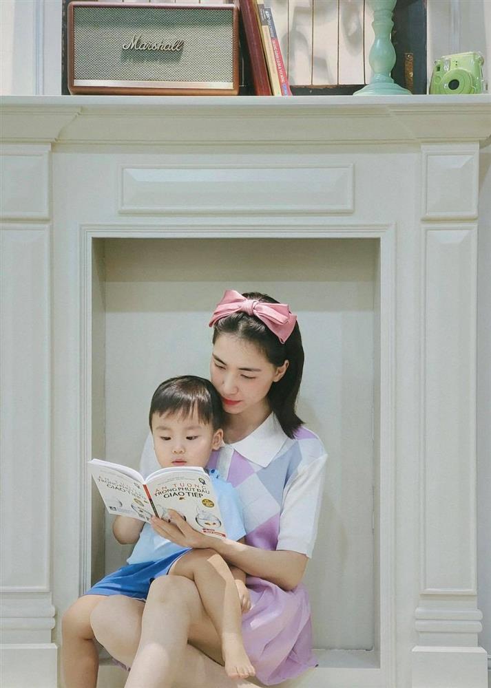 Con trai Hòa Minzy chuẩn thiếu gia nhà giàu ngày sinh nhật-12