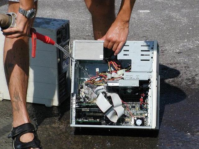 Hội những người bị quạt trần rơi đầu, ngáo ngơ đố ai hiểu-3