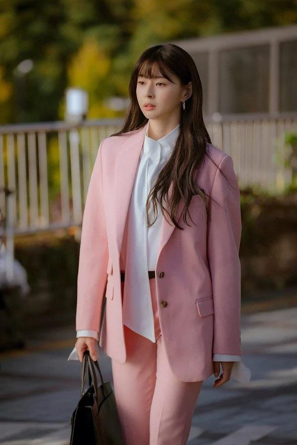 Phối đồ với áo blazer sành điệu như các mỹ nhân phim Hàn-1
