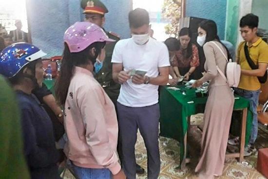 Hai huyện ở Quảng Nam rà soát tiền từ thiện của Thủy Tiên