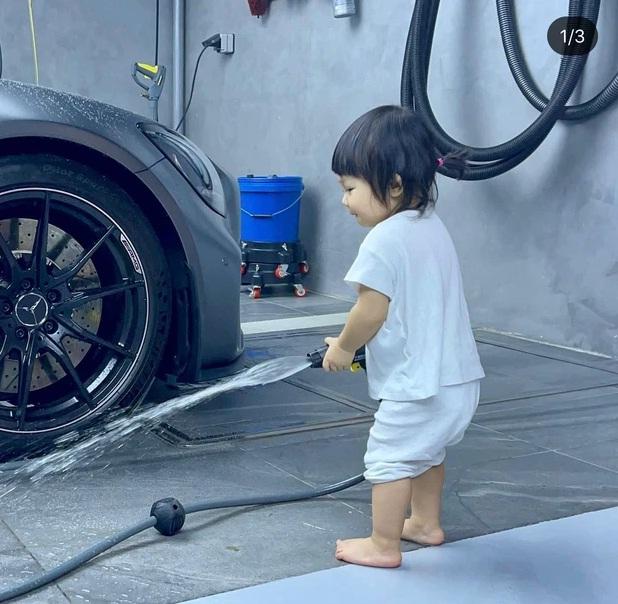 Ái nữ 1 tuổi rửa siêu xe cho Cường Đô La, 1 đại gia muốn chốt đơn-3
