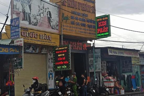 Vờ mua vàng, thanh niên cướp 2 sợi dây chuyền chỉ 5 giây