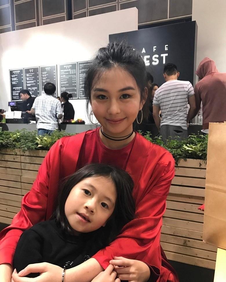 Nhan sắc đối lập của 3 con gái Khâu Thục Trinh-9