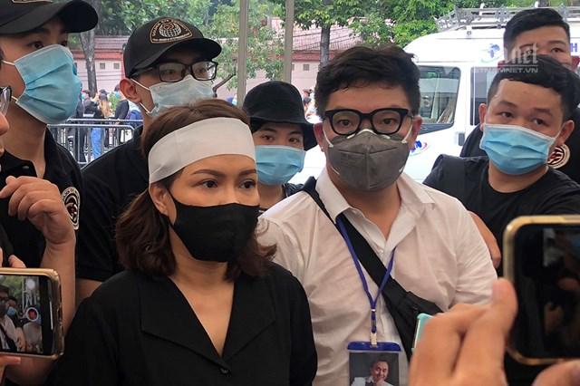 Việt Hương - nghệ sĩ luôn hết mình khi showbiz có tang sự-6