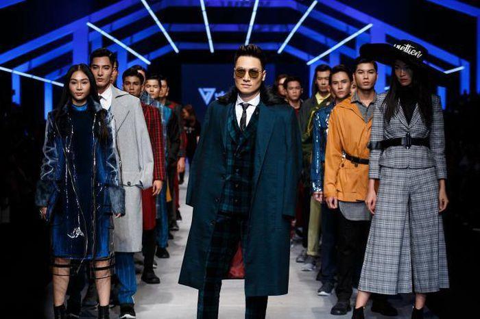 Phương Oanh - Mạnh Trường catwalk ngầu đét, fan lo bỏ phim-12