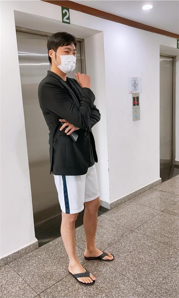 Chồng Pha Lê như cây hài, cười xỉu sự cố nhảy dây tụt quần-4