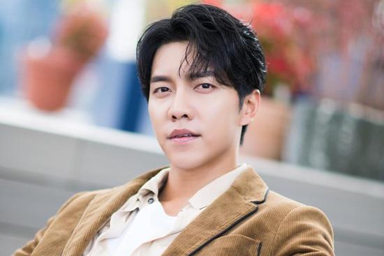 'Con rể quốc dân' Lee Seung Gi phải điều trị tâm lý