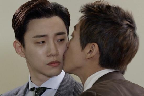 Những lần nữ chính phim Hàn bất lực nhìn vai nam chiếm sóng