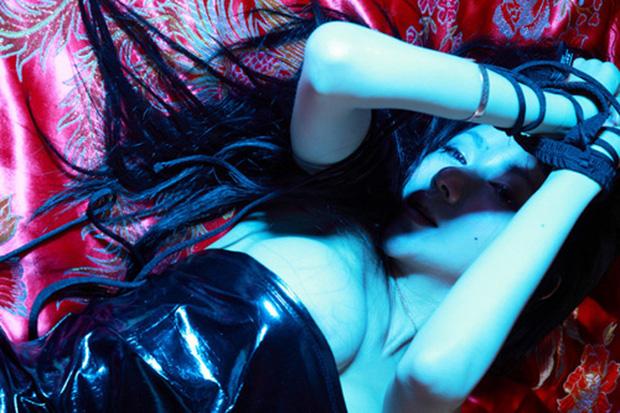 Chấn động sự thật MV nữ thần mặt rắn bị 10 người cưỡng hiếp-1