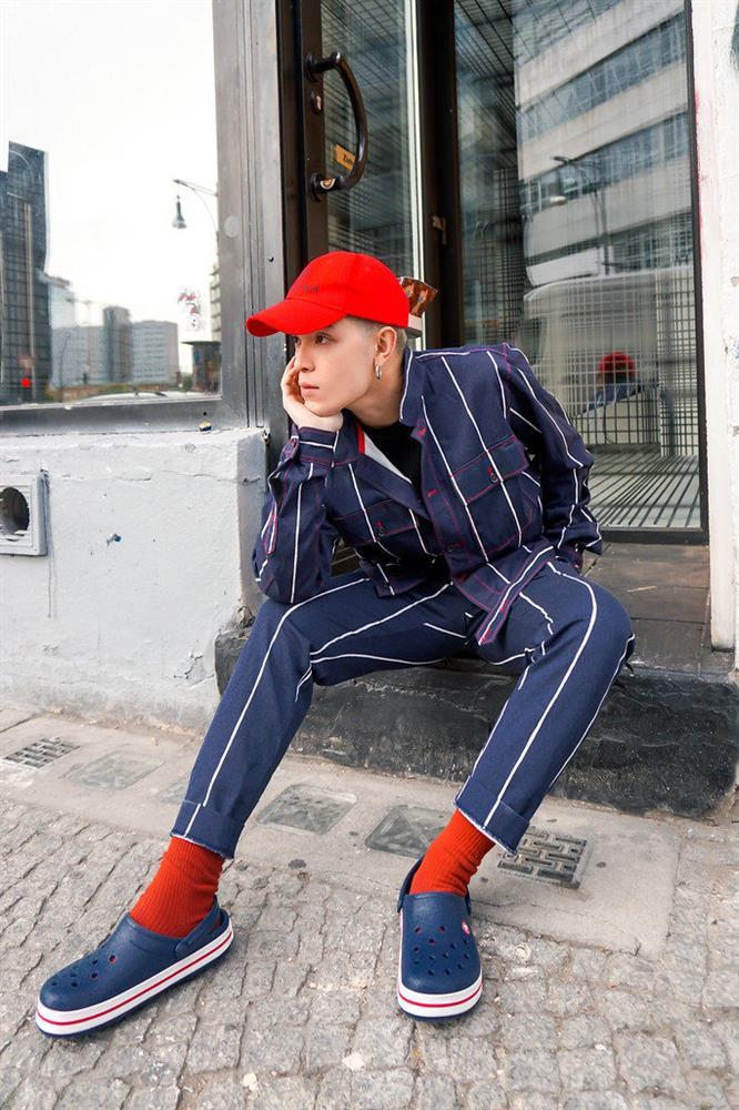 Đi tất + dép lê: Trend thảm họa Sơn Tùng lăng xê bỗng hot họt-10