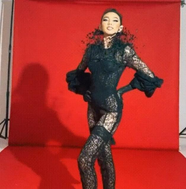 Thùy Tiên sửa sai bằng clip catwalk cực cháy với nội y ren-1