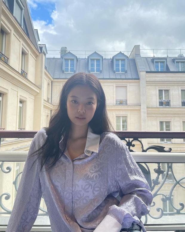 Jennie mlem, tạo dáng hiểm hóc như không mặc quần ở Paris-5