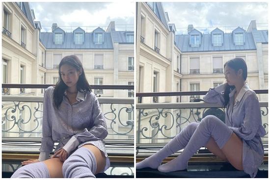 Jennie 'mlem', tạo dáng hiểm hóc như không mặc quần ở Paris