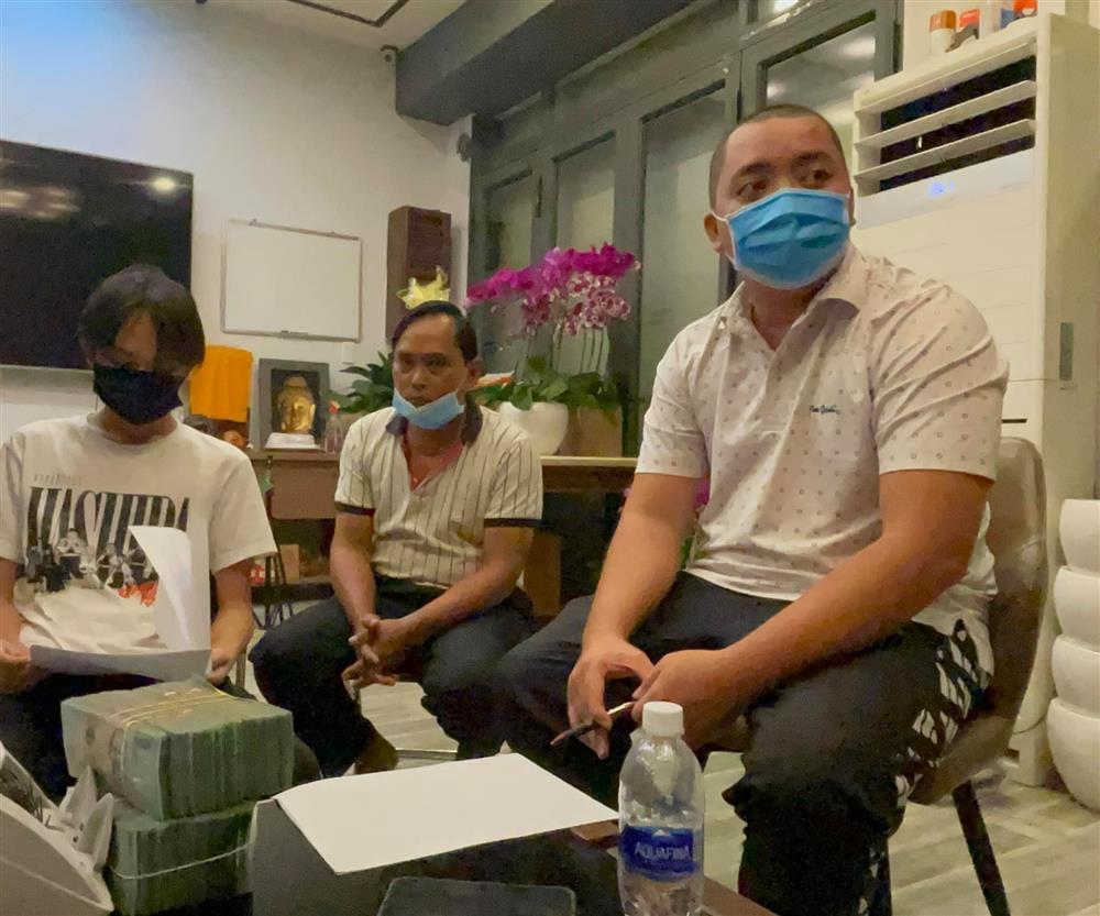 HOT: Hồ Văn Cường nhận toàn bộ cát-xê, sẽ dọn ra ở riêng-2