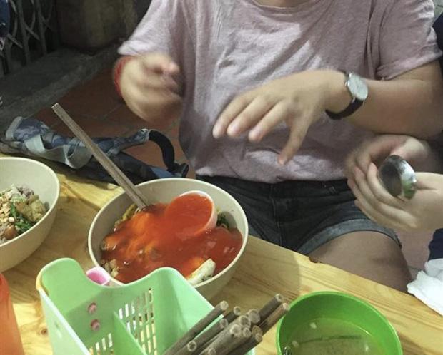 Chàng trai treo túi bún bò ở tay gạt cửa ô tô và cái kết khóc ròng-4