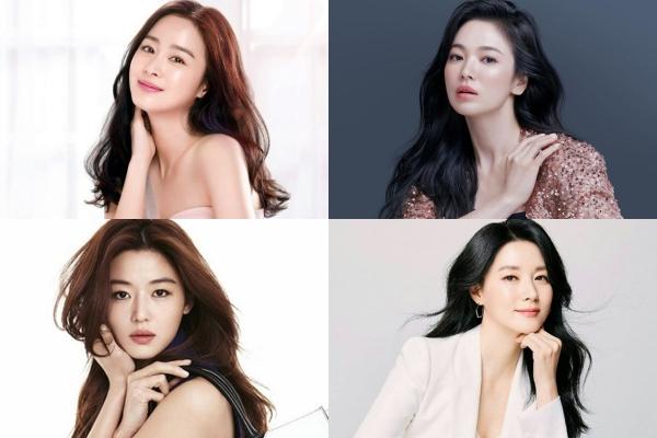 Song Hye Kyo ngậm ngùi nhìn Lee Young Ae nhận giải thưởng lớn-8