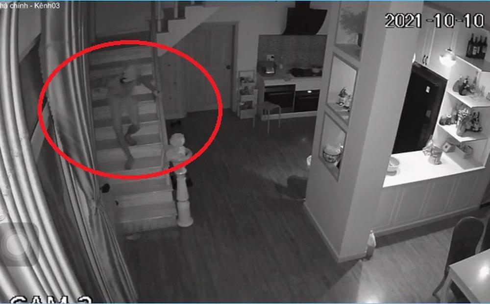 Clip: Trộm che khẩu trang cho camera để khoắng tiền vàng-2