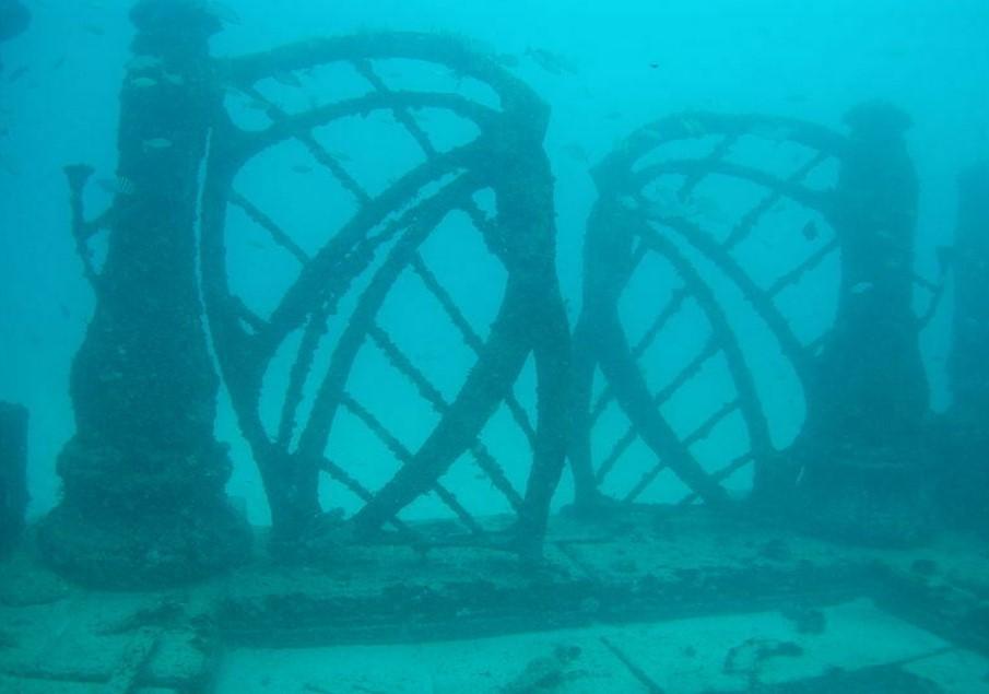 Sửng sốt đài tưởng niệm ma mị nằm dưới đáy đại dương-2