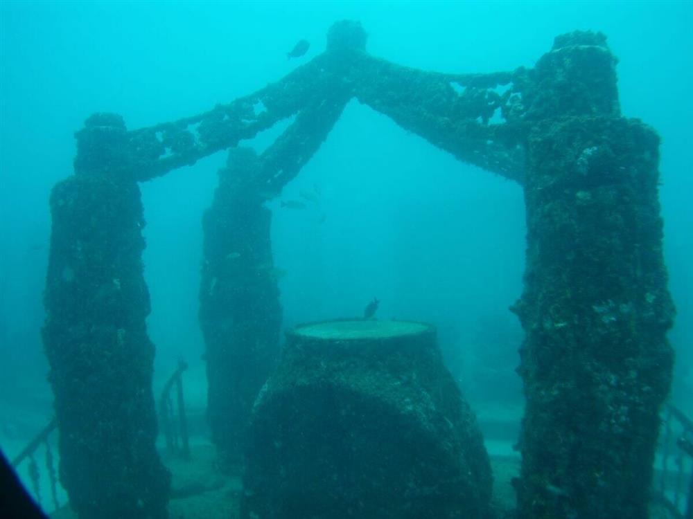 Sửng sốt đài tưởng niệm ma mị nằm dưới đáy đại dương-5