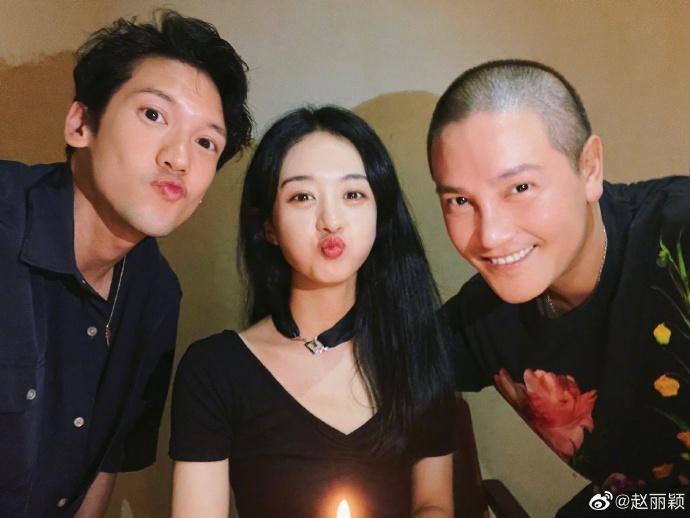 Triệu Lệ Dĩnh đón sinh nhật sớm cùng 2 người đàn ông-1