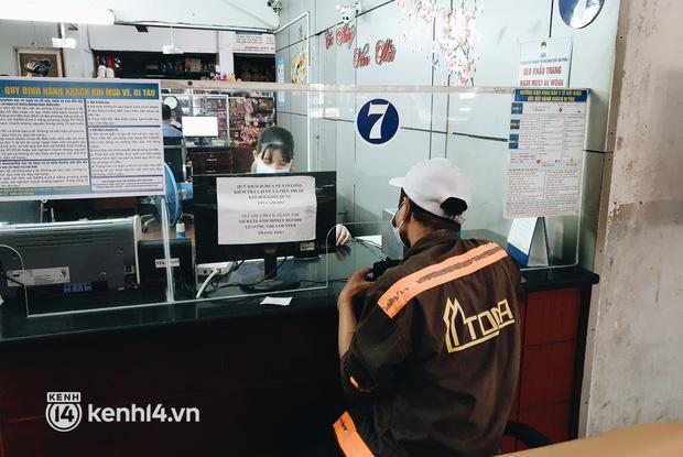 Ga Sài Gòn mở cửa, khách được về quê: Cầm 2 tấm vé, tôi mừng lắm-5