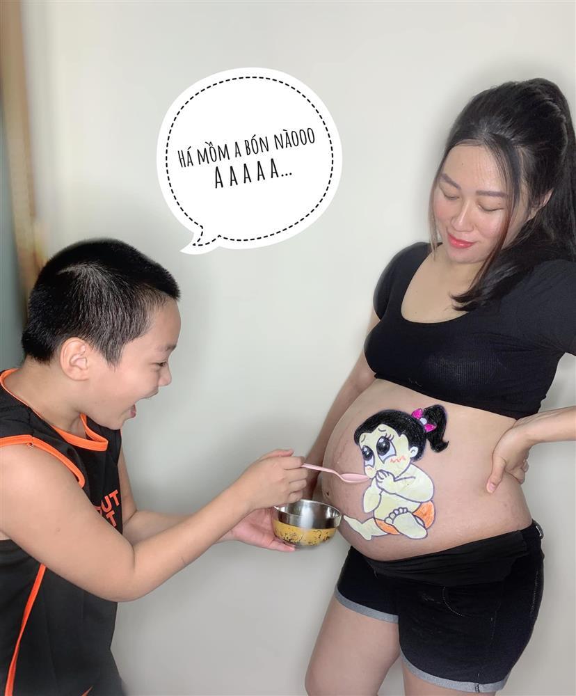 Loạt ảnh vui nhộn nhà 3 con trai bất ngờ ăn may công chúa út!-4