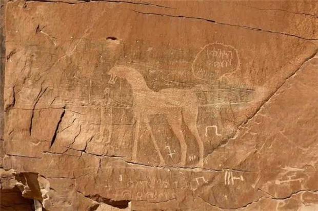 Khối đá khổng lồ nghìn tuổi bị chia đôi, càng nhìn càng kỳ quái-1