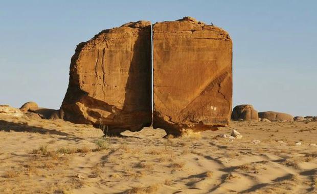 Khối đá khổng lồ nghìn tuổi bị chia đôi, càng nhìn càng kỳ quái-3