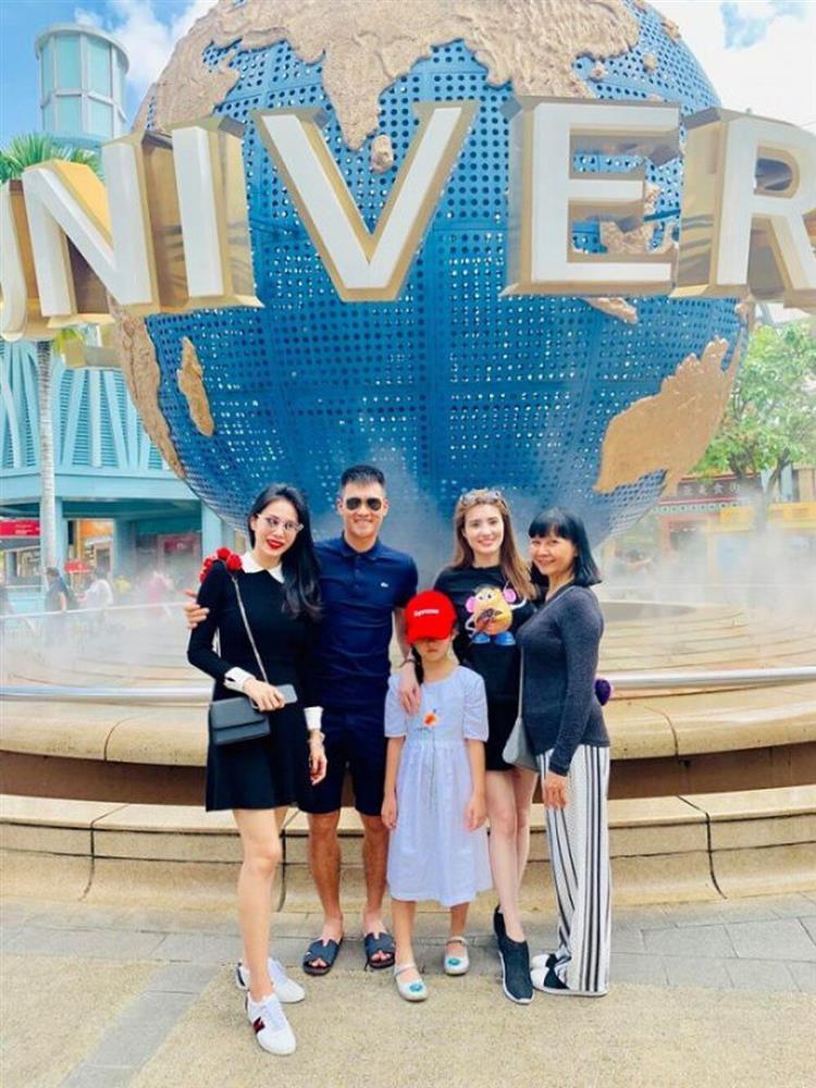 Rộ tin đồn Thủy Tiên mang thai lần 2-4