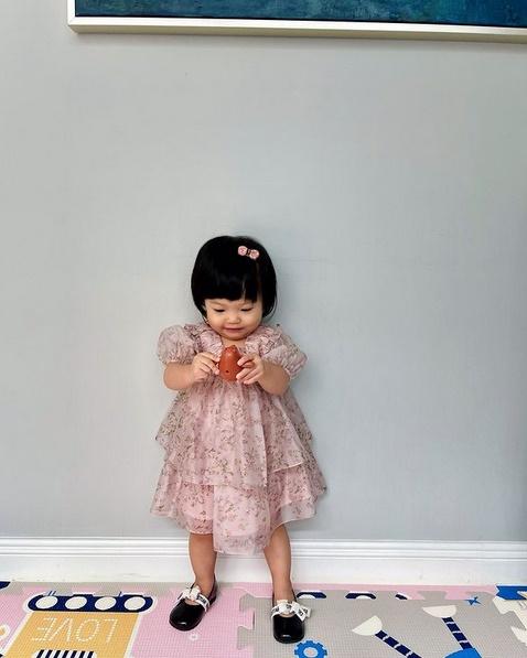 Mới 2 tuổi, ái nữ Suchin nhà Cường Đô La đã phủ kín hàng hiệu, xế hộp-4