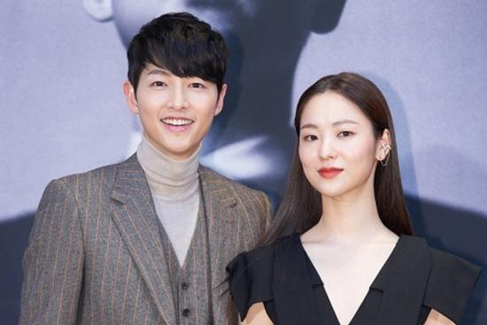 Song Joong Ki mô tả bạn gái tin đồn Jeon Yeo Bin