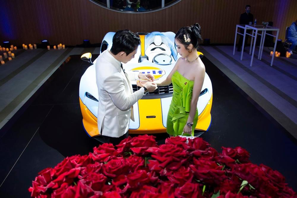 Kỉ niệm 9 năm ngày cưới, Minh Nhựa chơi sốc tậu xe trăm tỷ-4