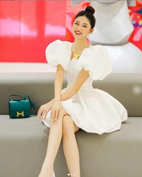 Lấy chồng đại gia, á hậu Thanh Tú che bụng bầu bằng túi 3 tỷ-9