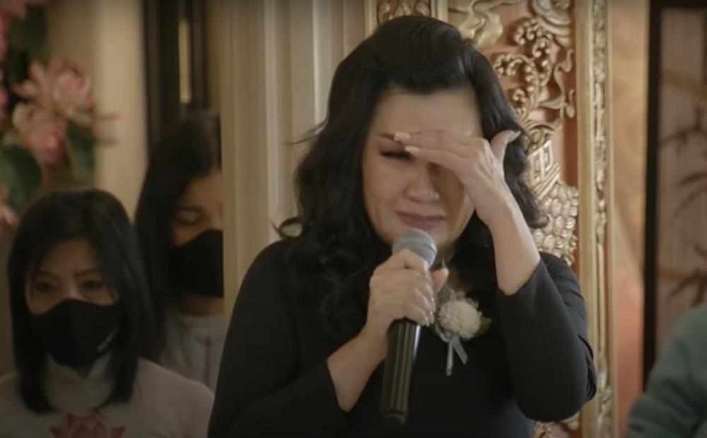 Trizzie Phương Trinh khóc nức nở: Phi Nhung là em ruột tôi-3